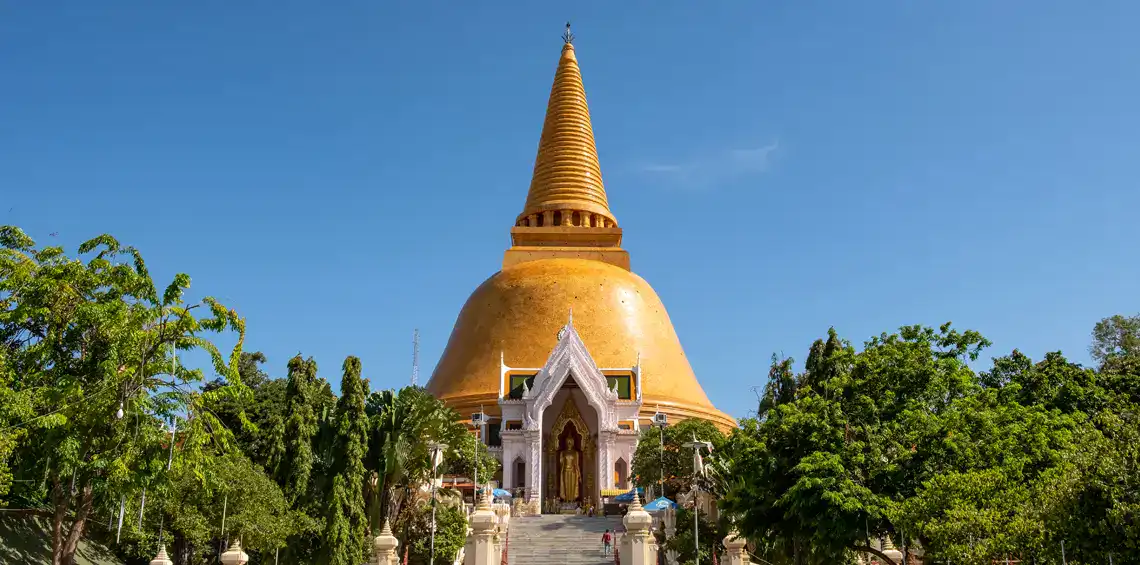 Nakhon Pathom day trip from Bangkok to the Phra Pathom Chedi, the tallest stupa in Thailand.